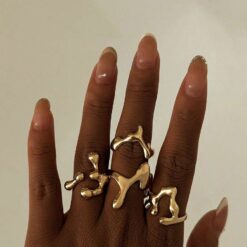 Γυναικεία αφηρημένα δαχτυλίδια σε στυλ υγρού μετάλλου (liquid metal) σε χρυσό και ασημί χρώμα.