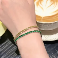 Γυναικείο βραχιόλι ριβιέρα με χρωματιστά ζιργκόν σε χρυσή και ασημί βάση.