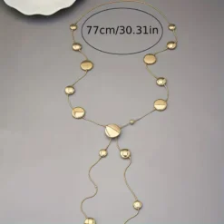 Μακρύ γυναικείο κολιέ σε χρυσό χρώμα με κυκλικούς δίσκους lariat στυλ.