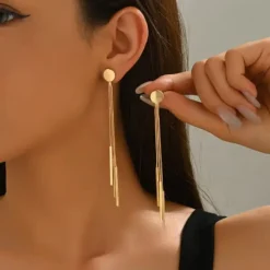 Γυναικεία μακριά χρυσά και ασημένια σκουλαρίκια με τρεις κρεμαστές αλυσίδες και μεταλλικά στοιχεία bars