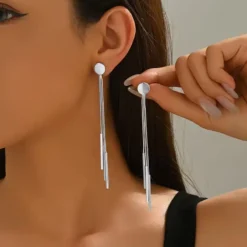 Γυναικεία μακριά χρυσά και ασημένια σκουλαρίκια με τρεις κρεμαστές αλυσίδες και μεταλλικά στοιχεία bars