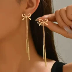 Χρυσά μακριά σκουλαρίκια 10 εκατοστών με σχέδιο φιόγκο και τρεις κρεμαστές λεπτές μπάρες