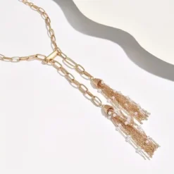 Χρυσό γυναικείο κολιέ γραβάτα με μακριές φούντες και λευκές πέρλες