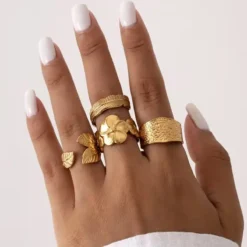 Σετ τέσσερα χρυσά ανοιγόμενα δαχτυλίδια από ανοξείδωτο ατσάλι με σχέδια φύλλα και λουλούδια