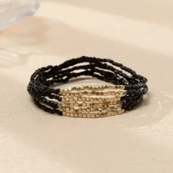 boho μαύρο πολύσειρο βραχιόλι με χάντρες και χρυσά στοιχεία chicbee