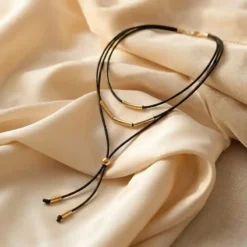 Τριπλό Κολιέ Choker Lariat με Μαύρο Κορδόνι & Χρυσό | chicbee.gr